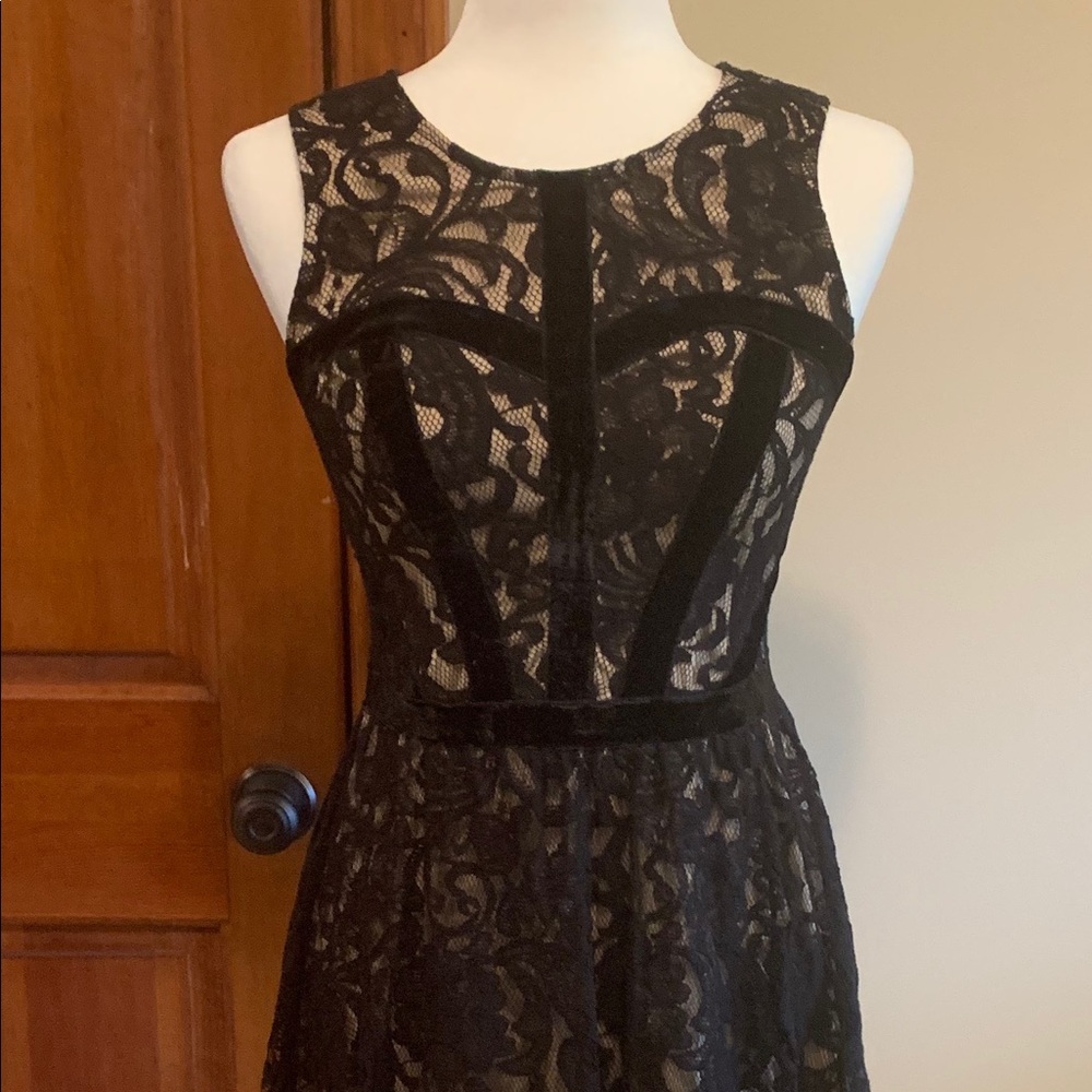 Fire Sleeveless Black Lace Dress
